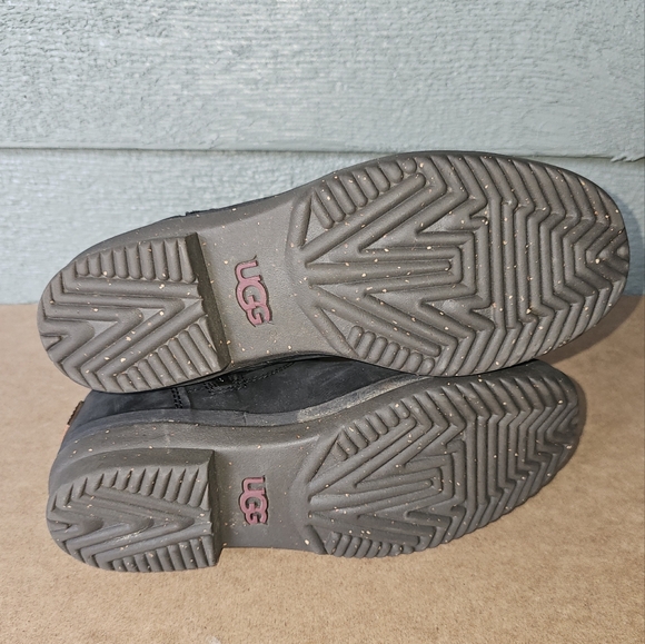 UGG Simmens Black Leather Wool Waterproof Ankle Boots Women's Size 7 - Picture 6 of 6